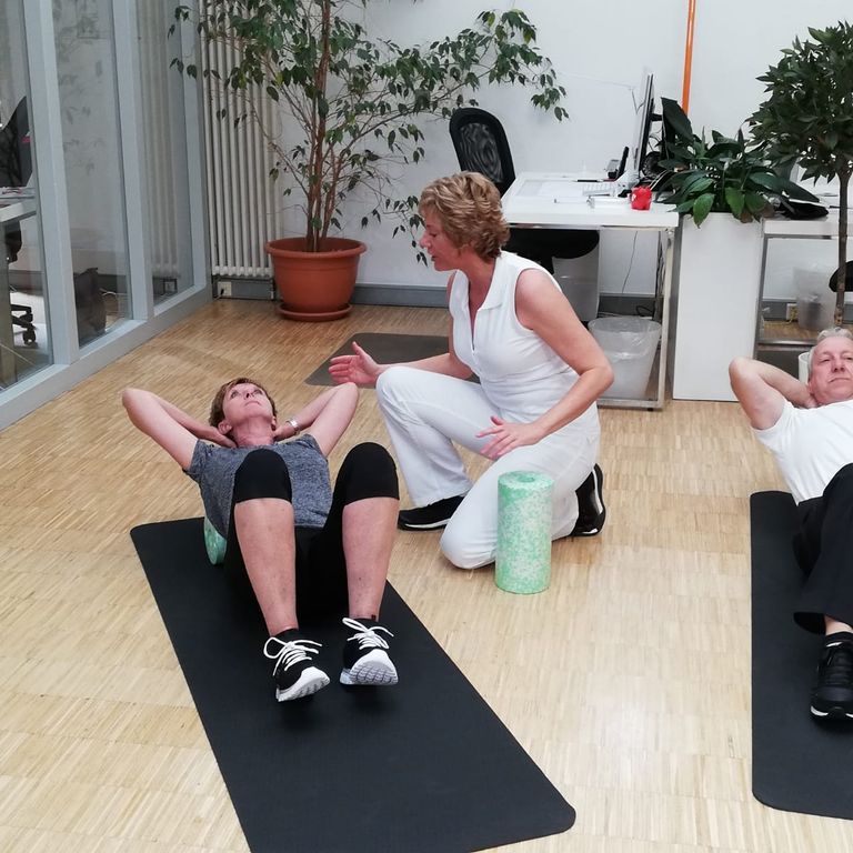 Mobile Massage und Muskelentspannung sowie Wellnessmassage, Fitness und Faszientraining Mönchengladbach und Viersen sowie Erkelenz NRW. Ideal für Büro, Event und Hausbesuch. Mobile Gesundheit Heide Brakel